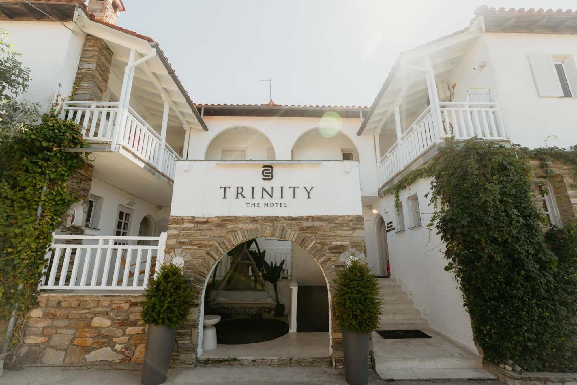 אמוליאני Trinity The Hotel מראה חיצוני תמונה