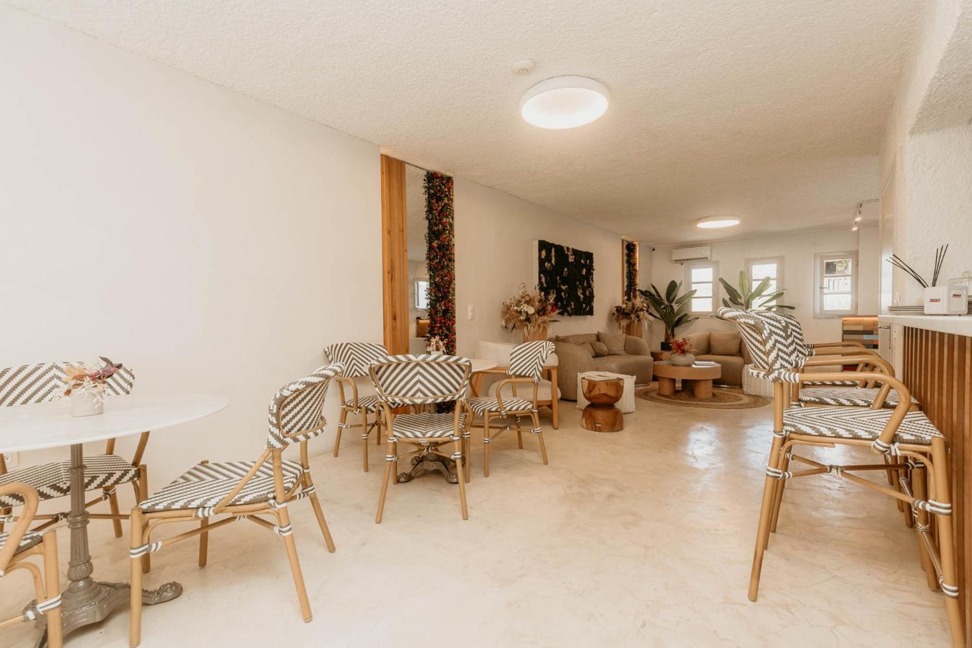 אמוליאני Trinity The Hotel מראה חיצוני תמונה