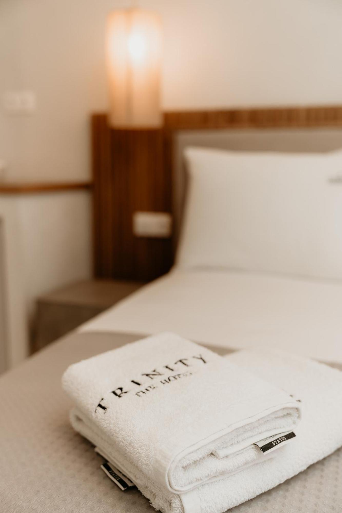 אמוליאני Trinity The Hotel מראה חיצוני תמונה